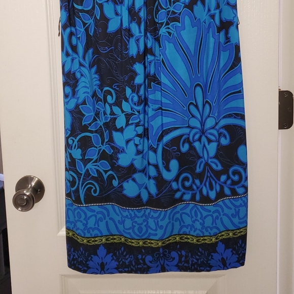 Dress - Picture 2 of 4